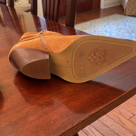 Brand New Vince Camuto western short boots in Caramel suede. - Picture 4 of 7